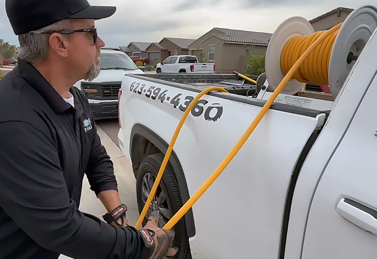 Pest Control Tech at home in Peoria AZ Pest Control Tech at home in Peoria AZ